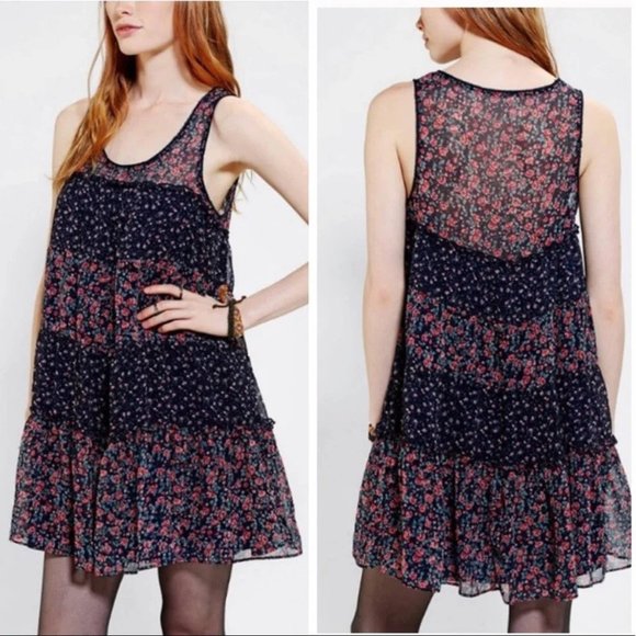 Kimchi Blue Dresses & Skirts - NWT Kimchi Blue Floral Mini Dress.  SZ M